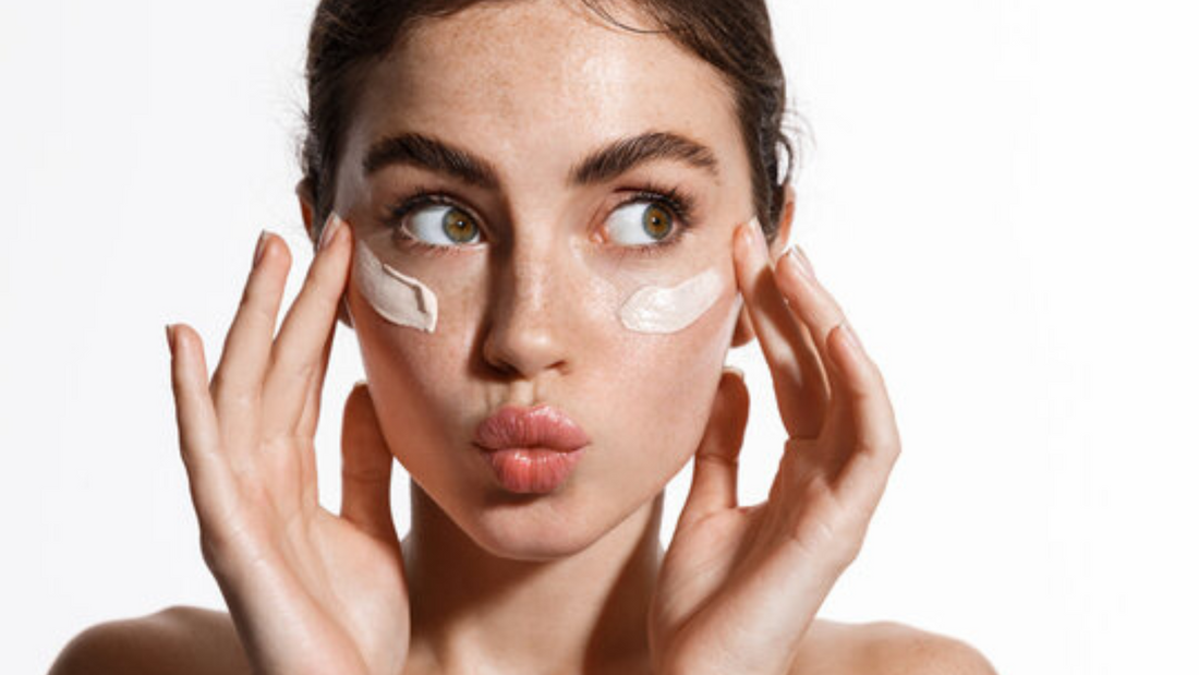 Best Silk Sleep Masks for Sensitive Skin and Acne (2025 Edition)